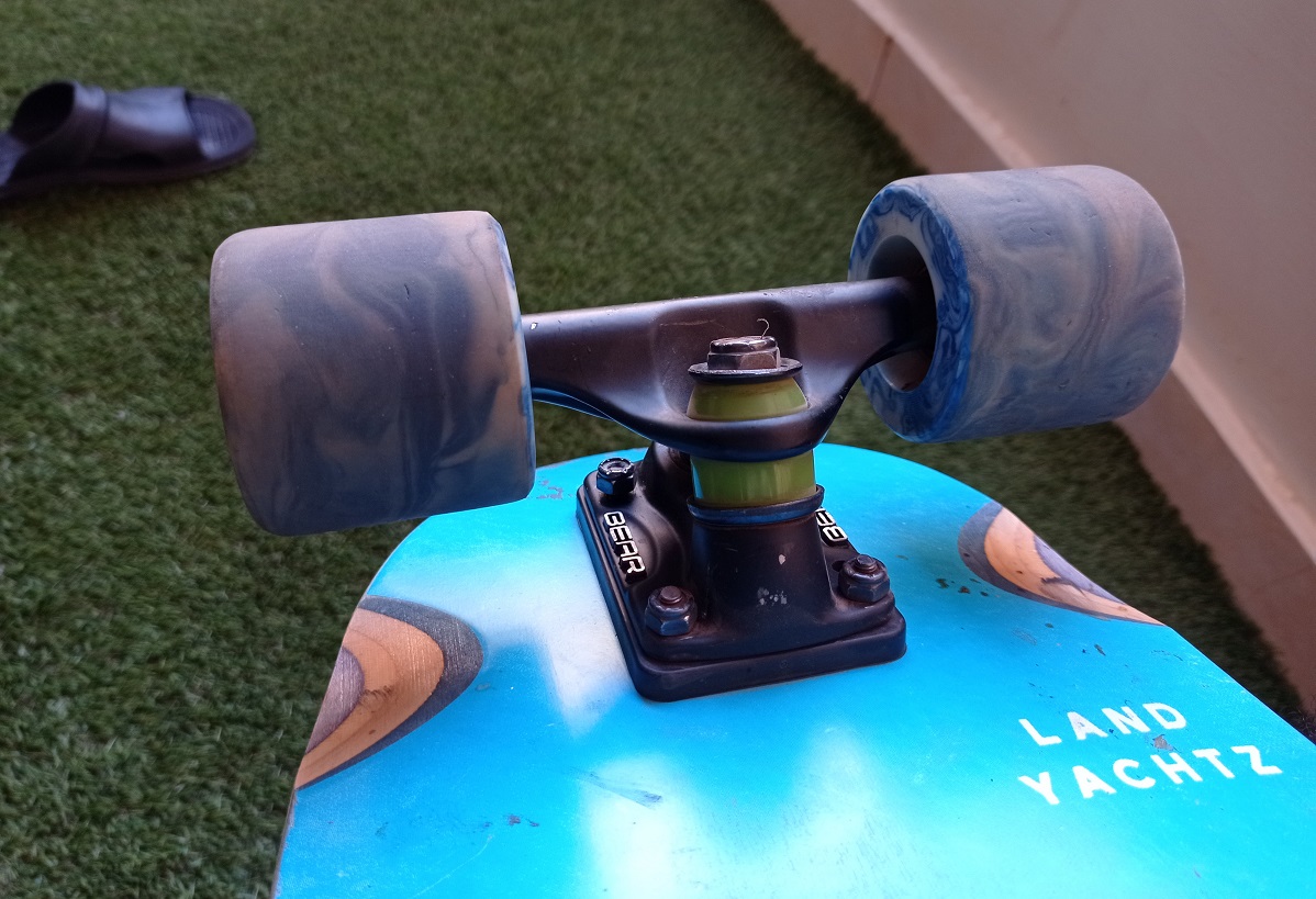 Landyachtz Dinghy front bear truck