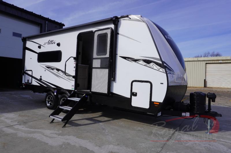 Find more deals on travel trailers when you shop at Royal RV Center today.