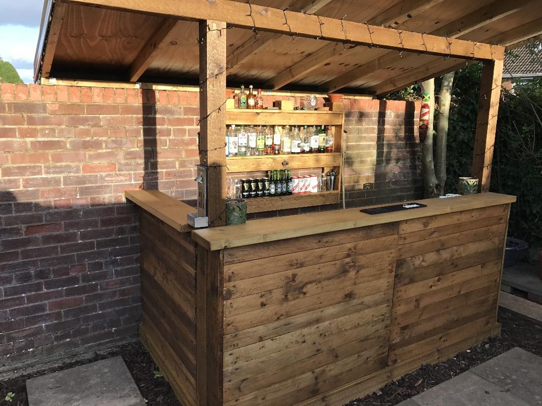 DIY Reclaimed Outdoor Wood Bar