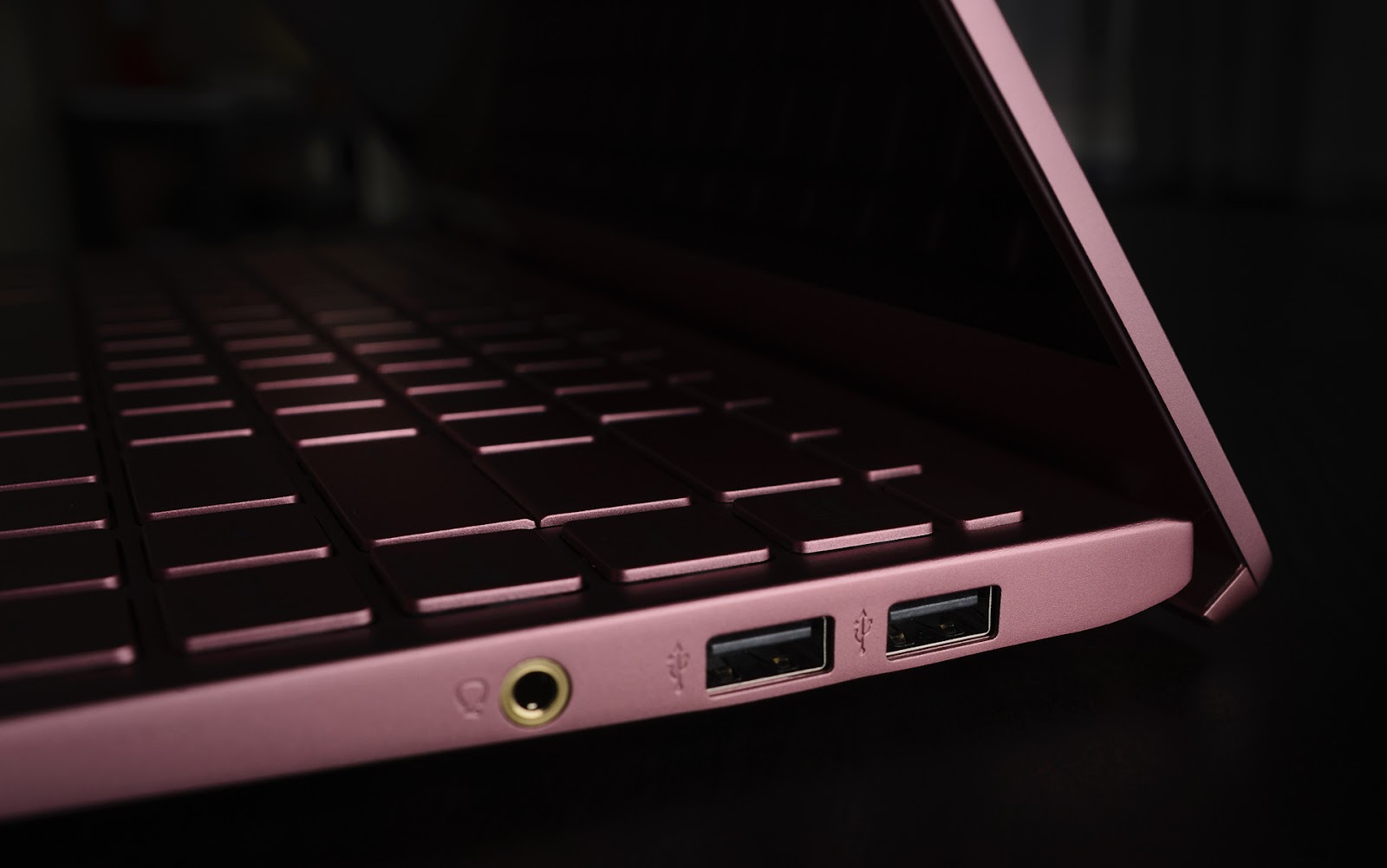bé todas las conexiones y funcionan bien como se esperaba. Resalte aquí las conexiones Thunderbolt.