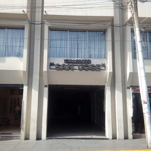 Dr. Moises Castro - Arequipa