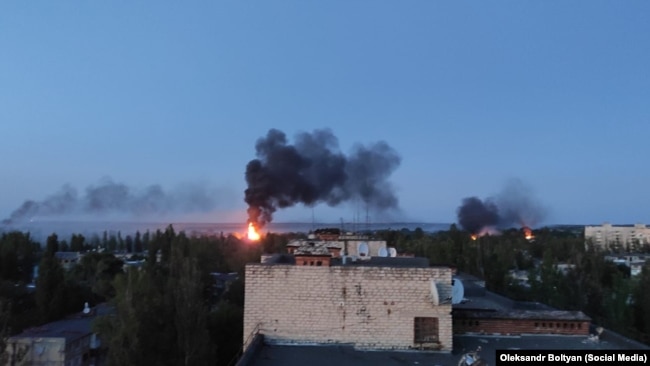 Пожар в оккупированном Донецке – по данным Вооруженных сил Украины, горят склады с боеприпасами российской армии, июль 2022 года