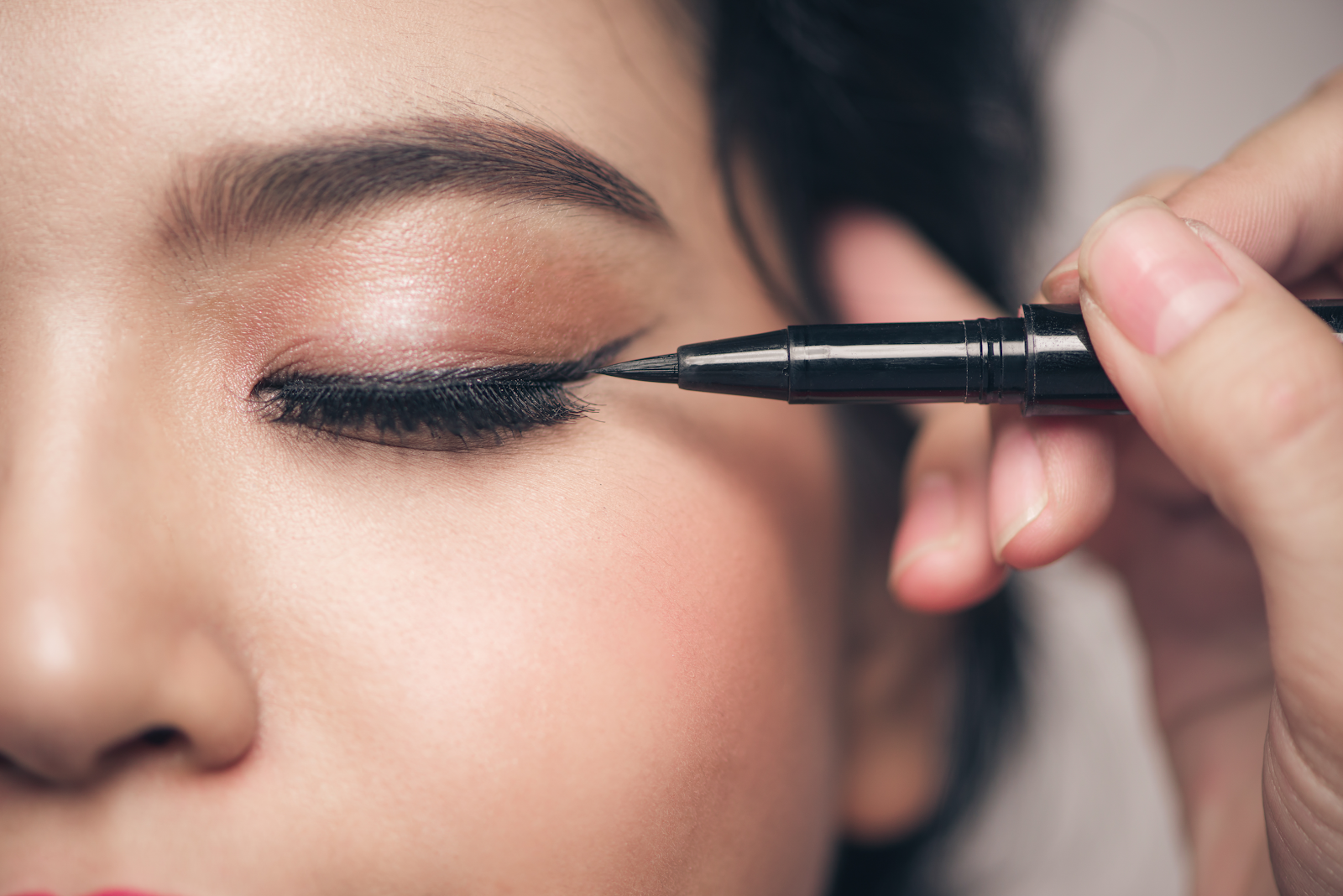 How To Do A Cat Eye With Liquid Eyeliner