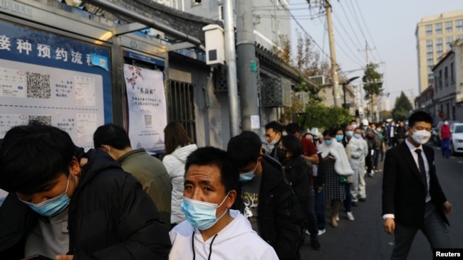 Очередь на вакцинацию в Пекине
