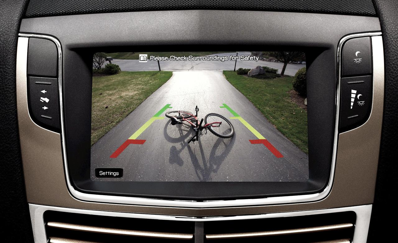 Lắp camera lùi giúp bạn đảm bảo an toàn khi tham gia giao thông
