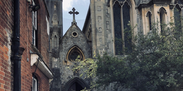 Câu chuyện của hai nhà thờ ở Canterbury