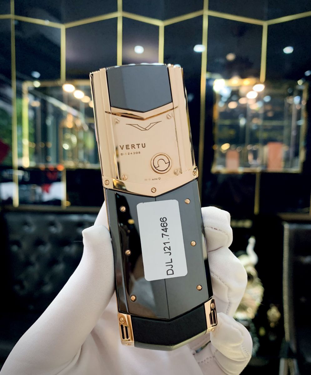 NẮP LƯNG GỐM CERAMIC ĐÍNH ỐC VÀNG CỦA CHIẾC Signature S Rose Gold | HOÀNG LUXURY