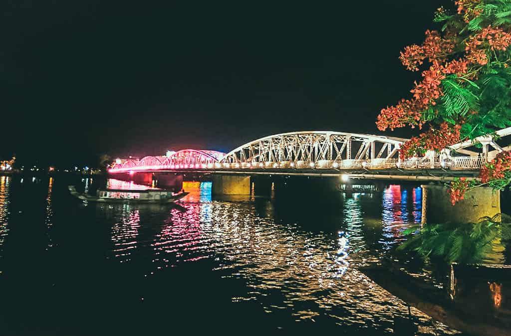 Bài phân tích ai đã đặt tên cho dòng sông chi tiết- CungHocVui