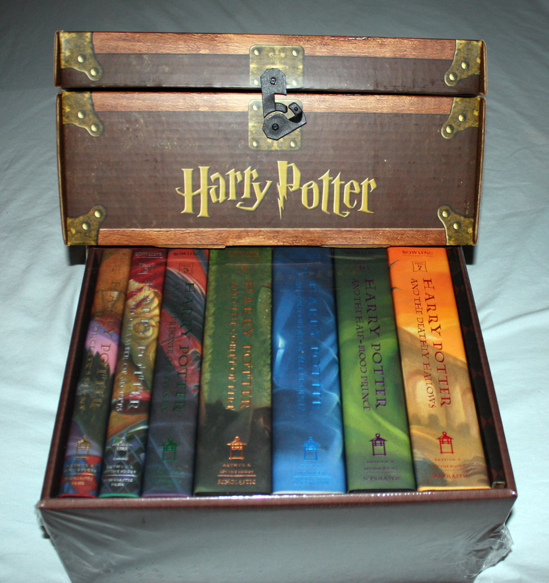 Eight Ways You Know You Have Too Many HP Books | MuggleNet