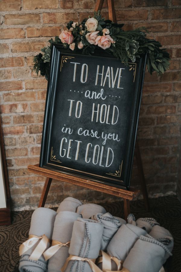 winter wedding blanket idea 