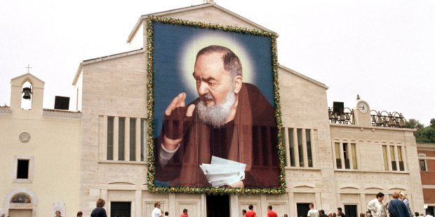 Những tấm ảnh đặc biệt: Gặp gỡ Thánh Padre Pio và nơi ngài sống