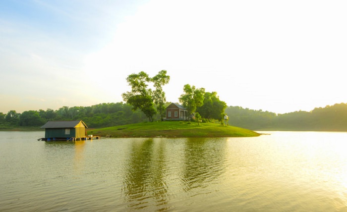Biệt thự nhỏ tọa lạc tại Hồ Đồng Mô (Nguồn: Internet)