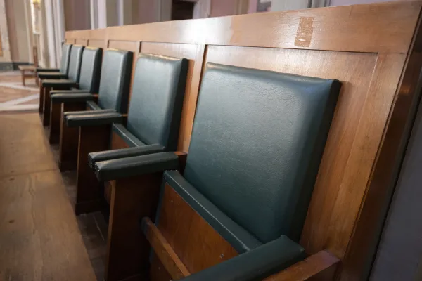 Điều gì đã xảy ra với những ghế gỗ được sử dụng trong Công đồng Vatican II?