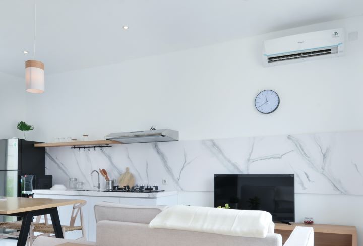 Highwall heat pump in a living room 