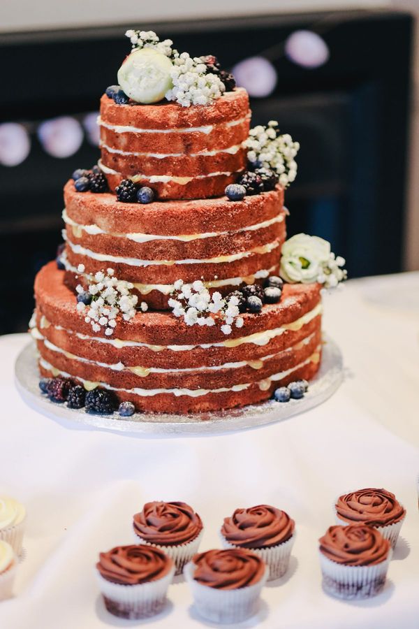 bruiloft catering trend naked cake