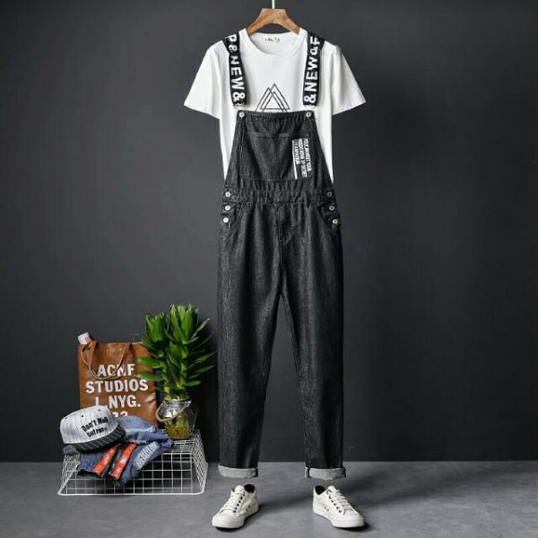 Nên chú ý màu sắc tương phản khi kết hợp jumpsuit và áo mặc trong