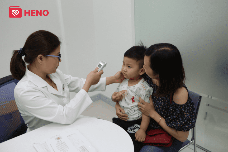 Kiểm tra sức khỏe trước khi cho trẻ uống rota vắc xin