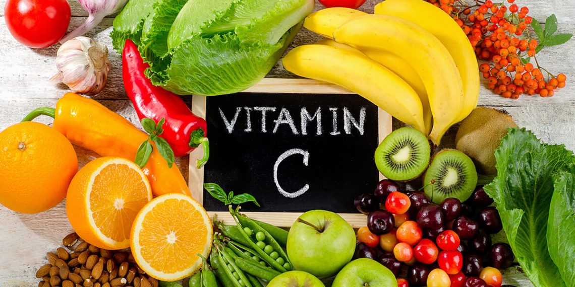 Các dưỡng chất giàu Vitamin C có khả năng trị các vết thâm do mụn để lại