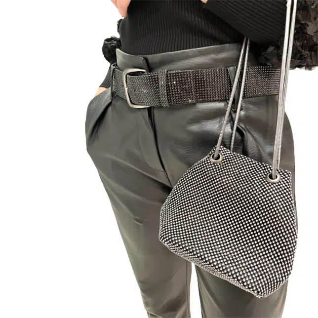 Bolsa transversal couro com corrente
