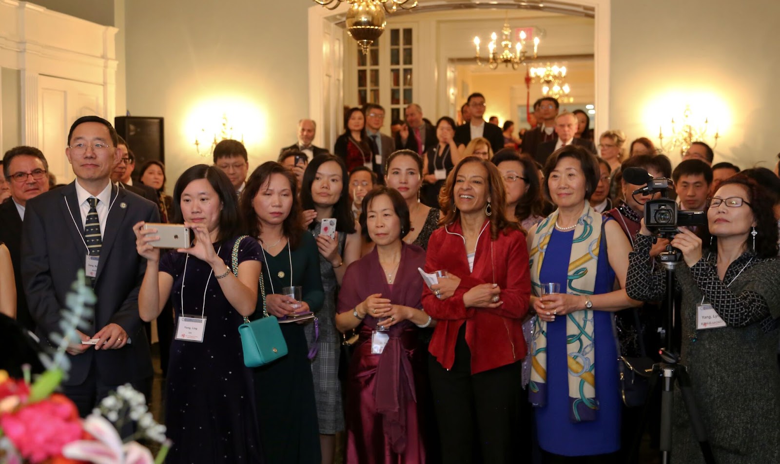 Crowd1.jpg
