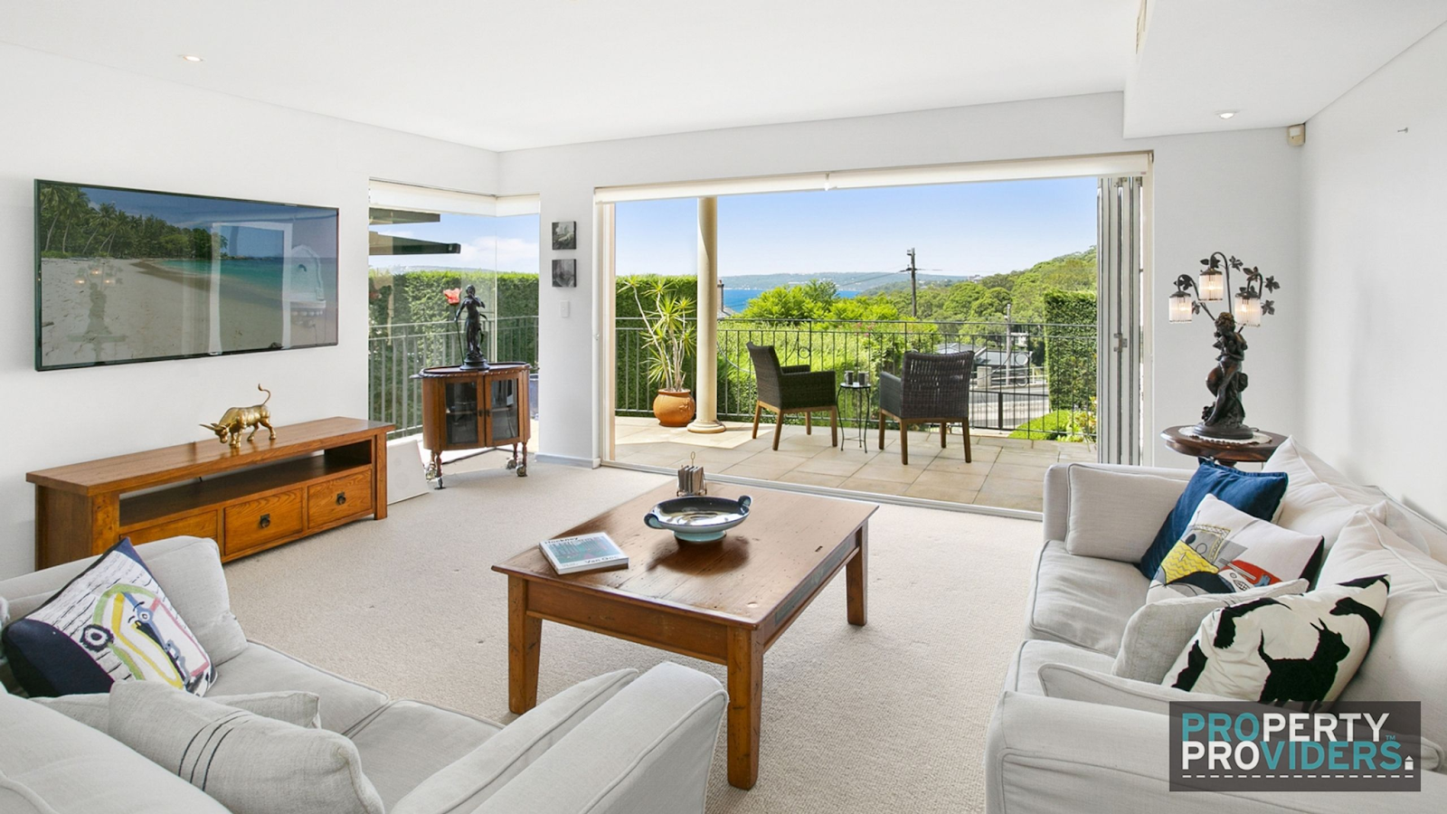 Skyline  is one of the finest pet-friendly homes in Mosman