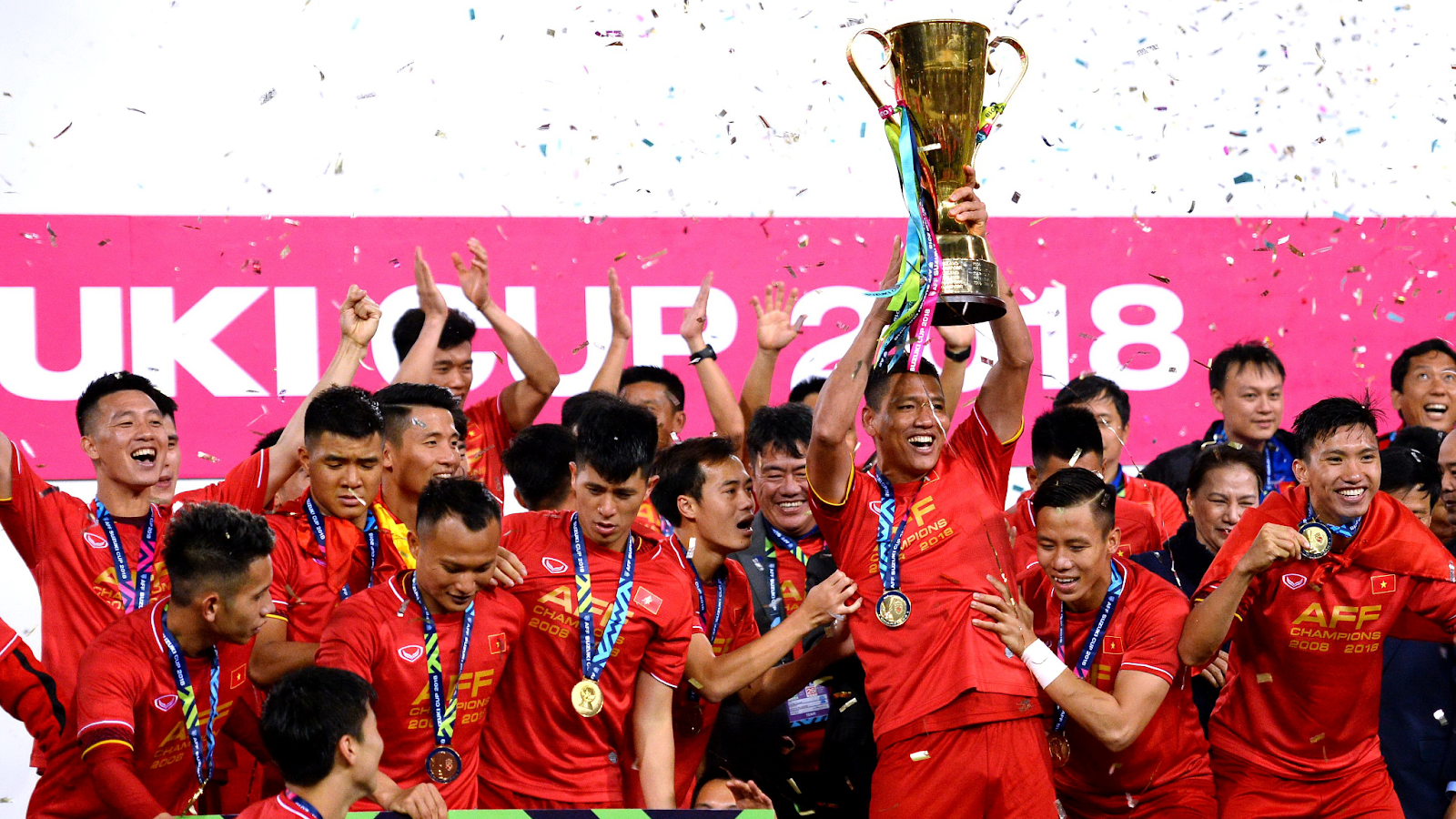 Vietnam team winning the 2018 AFF Cup