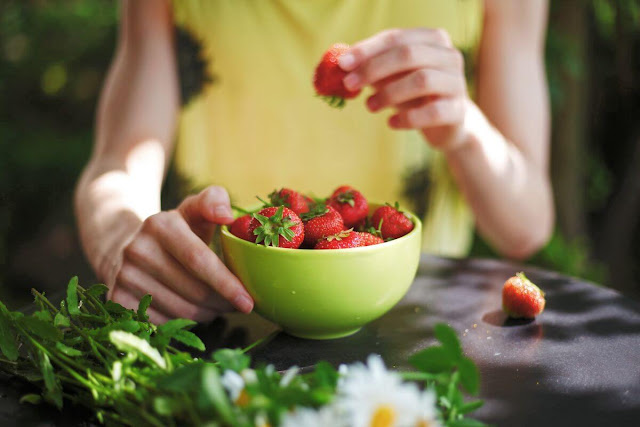 benefits of strawberries for women