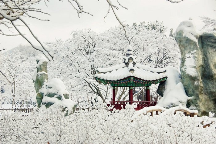 Ghé thăm Cung điện Gyeongbokgung khi tuyết rơi