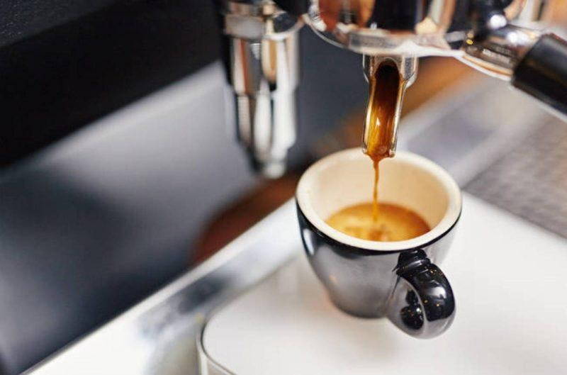 Sửa máy pha cà phê tại nhà với lỗi cà phê chảy nhỏ giọt hoặc không chảy