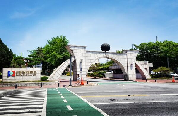 Cổng trường Đại học quốc gia Hankyong Hàn Quốc