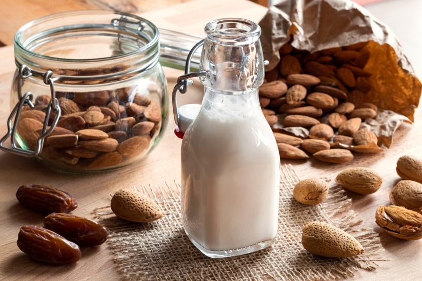 Date-Sweetened Almond Milk Recipe - easy, dairy-free, natural, no sugar added, and healthy