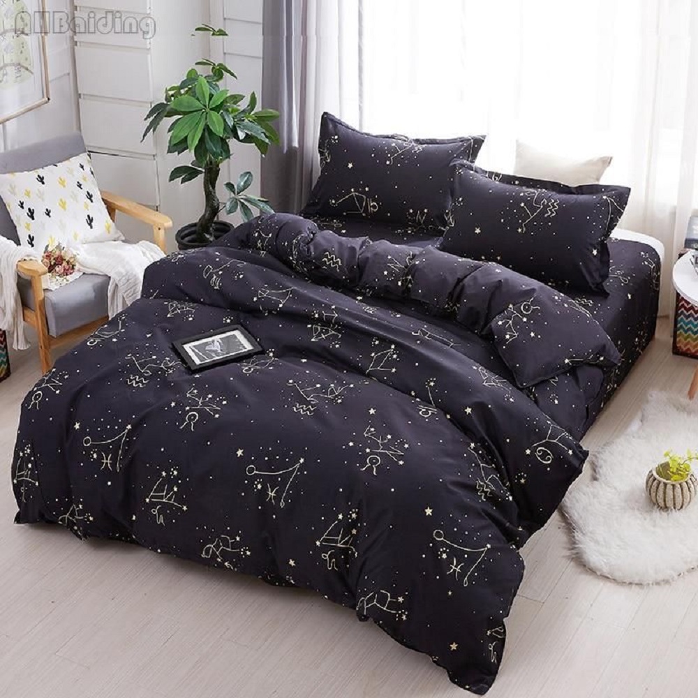 Drap giường màu đen được trang trí bằng họa tiết cung hoàng đạo 