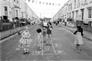 Resultado de imagen de imÃ¡genes de niÃ±os jugando en la calle