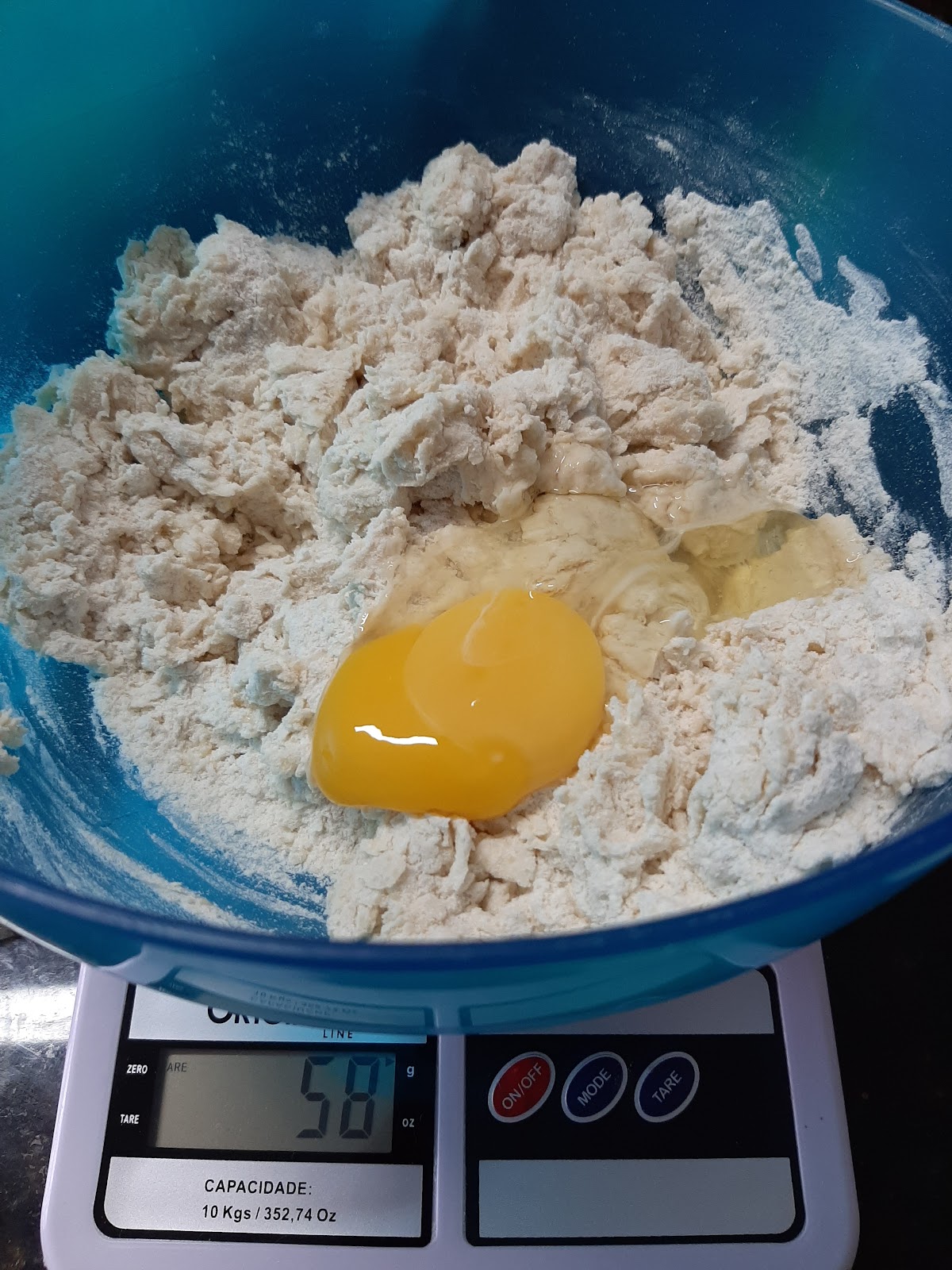acrescentando ovo