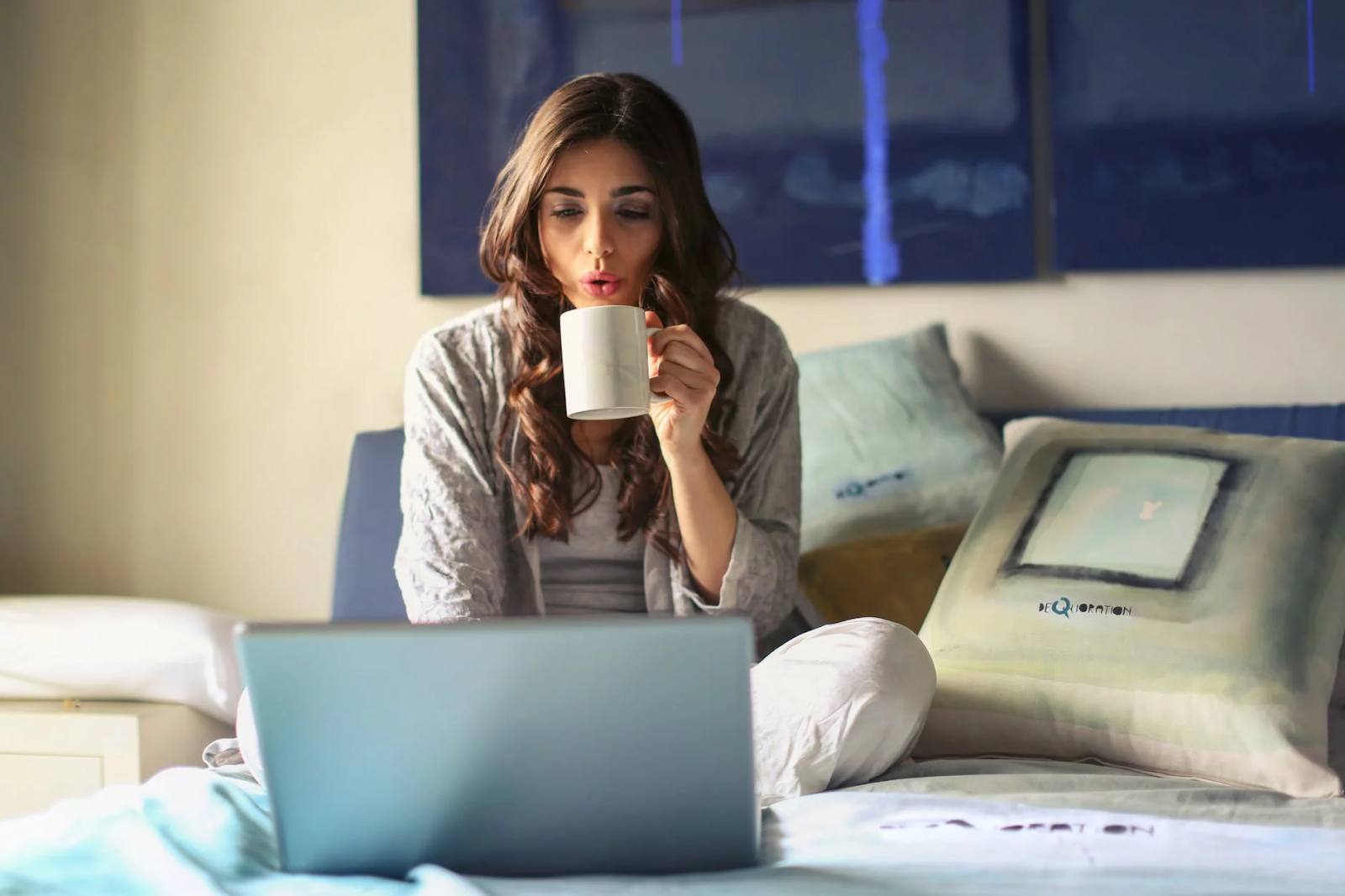 If you're working from home, here are some tips to get you focused, productive, and organized so you can keep your daily schedule and reituals together.