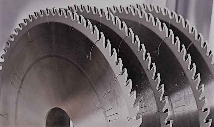 change circular saw blade