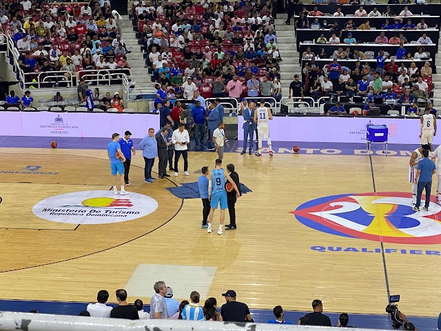 Gotera en el palacio de los deportes obliga a detener el partido entre Dominicana y Argentina 