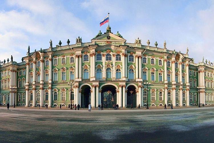 7 ที่เที่ยวรัสเซีย เสพความหนาวเย็น สวยแบบฉุดไม่อยู่ ชมมรดกโลกสุดตระการตา รู้ไว้ไม่มีพลาดแลนด์มาร์กสำคัญ 2.พระราชวังฤดูหนาว (Hermitage Museum)