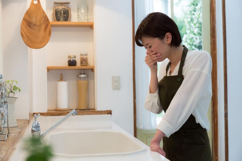 Smelly kitchen drain deals