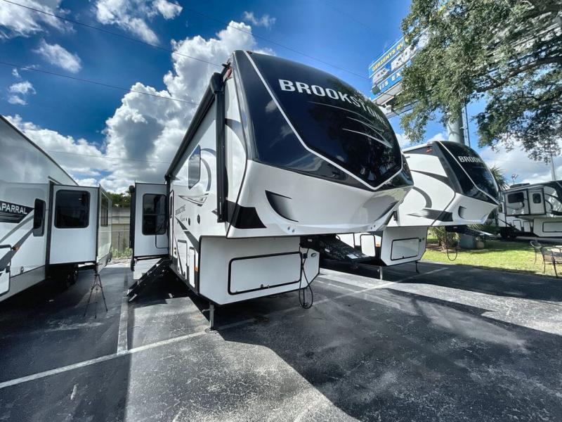 Find more great deals on fifth wheels .