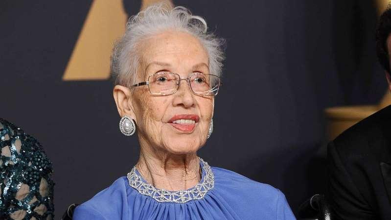 a person posing for the camera: Physicist Katherine Johnson poses in the press room at the 89th annual Academy Awards in Hollywood, Calif., Feb. 26, 2017.