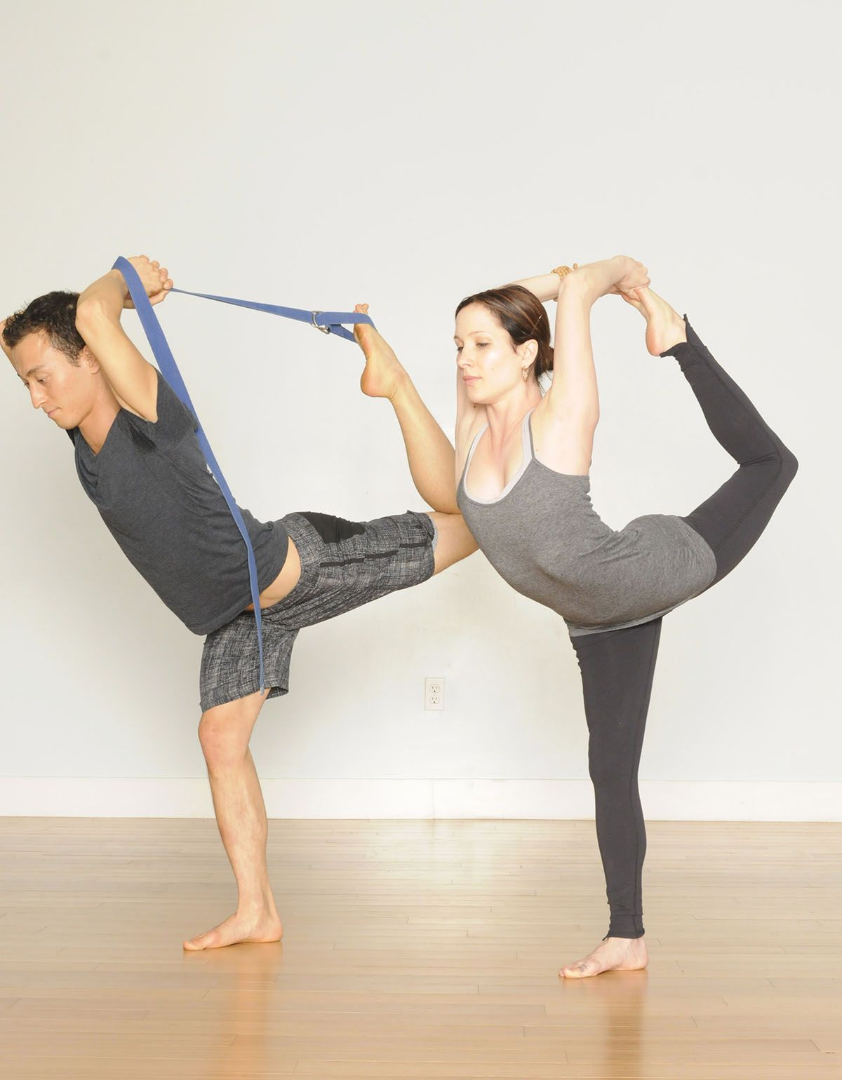 Điểm tên 9 dụng cụ hỗ trợ tập Yoga hiệu quả mà bạn nên có