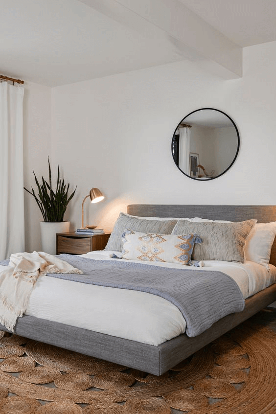  Gương tròn tạo cảm giác mềm mại cho căn phòng ngủ vợ chồng