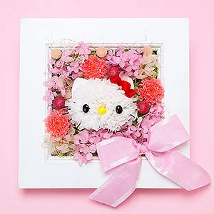 Hello Kitty hecha con flores