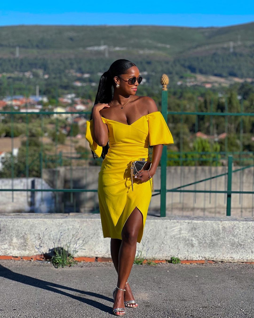 What Color Shoes To Wear With A Yellow Dress - Luxe Luminous