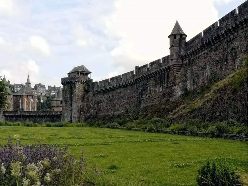 Крепость Фужер в одноименном городке Фужер.
