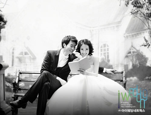 ภาพถ่ายชุดแต่งงานของ Lee Chun Hee และ Jun Hye Jin