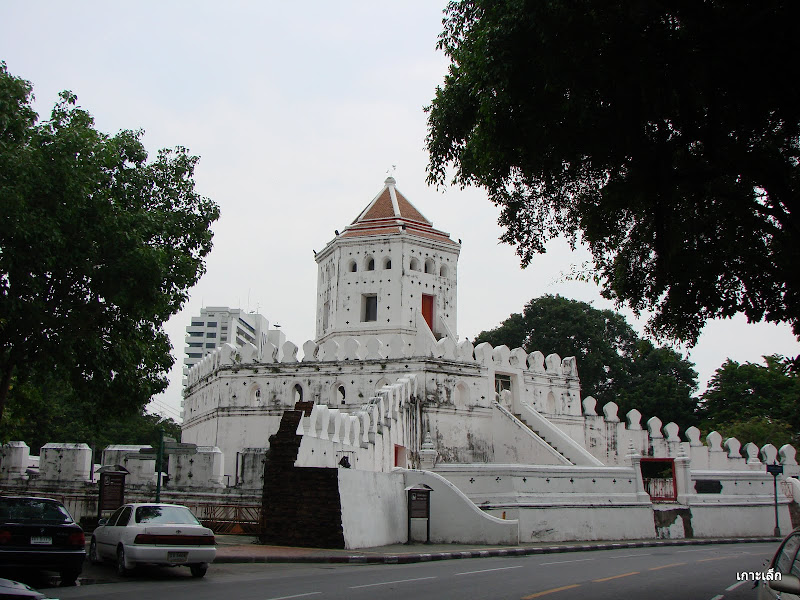 Phra Sumen Fort
