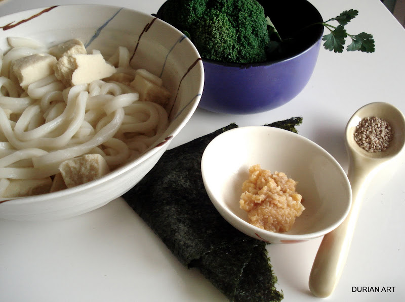 The path of ike-men. Noodle arrangement, udon season. 