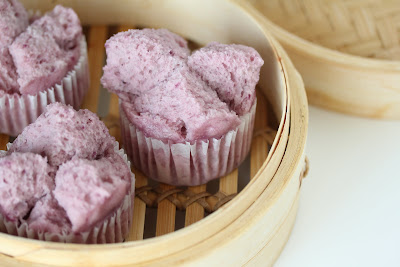 photo of muffins in a bamboo steamer